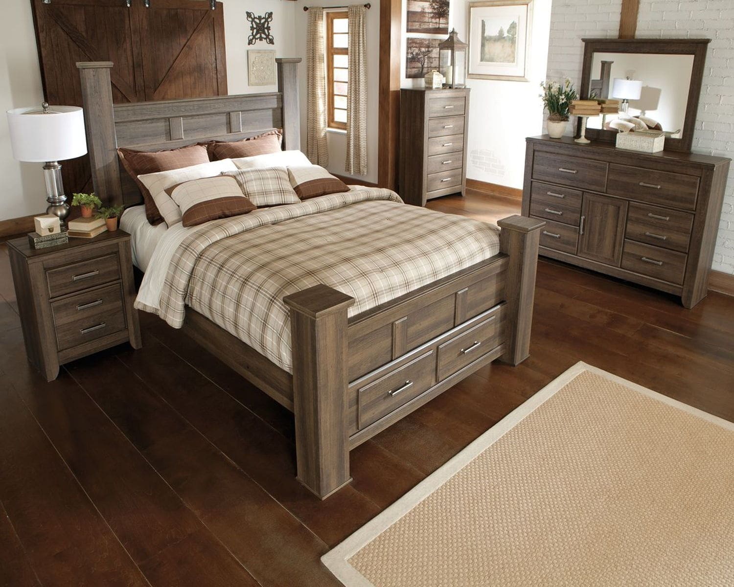 Juararo Poster Bedroom Set for Sale at Exclusive Furniture